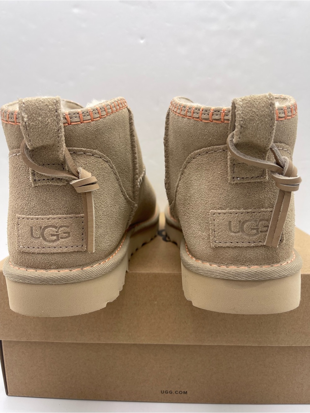 UGG W CLASSIC ULTRA MINI ELARIA
MDSD - Mustard Seed
Ankle Booties Shearling - Picture 14 of 16